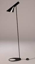 Arne Jacobsen 1901-1971. AJ standerlampe