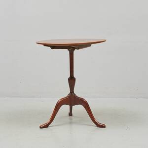 Fällbord, mahogny. Diameter 62