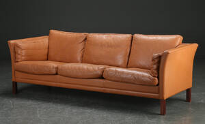 Mogens Hansen. Tre-pers. sofa, cognacfarvet læder 