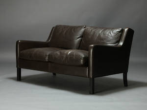 Dansk møbelproducent. To-pers. sofa