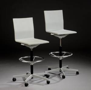 Maarten Van Severen høj barstol model 04. Grå 2