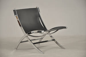 Hvilestol af forkromet stål udspændt med sort kernelæder