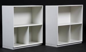 Peter J. Lassen f. 1930. To Montana reolmoduler m. lys, hvide 23