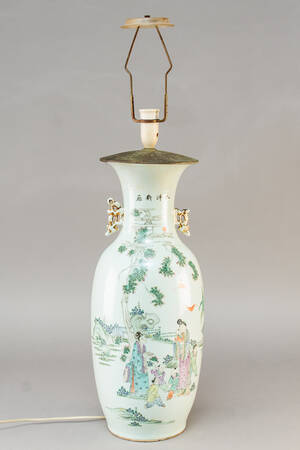 Stor kinesisk vase monteret som lampe