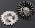 Georg Jensen. Daisy øreclips, rhodineret sterling sølv og sort emalje 2