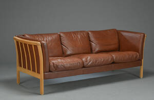 Dansk Møbelproducent. Trepersoners sofa