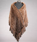 Poncho af strikket mink, asymmetrisk design. Scanbrown