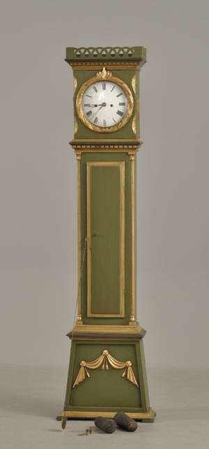 Standur i kasse af grønmalet og guldstafferet træ, 1800-tallet