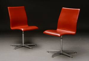 Arne Jacobsen. Et par Oxford stole med returdrej, rødbrun læder 2 Denne vare er sat til omsalg under nyt varenummer 4768425