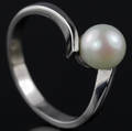 Perle ring.