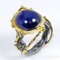 Unika ring m safir, guldbelagt samt sort rhodineret sterling sølv, 10,8 gram