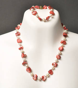 Smykkesæt med ferskvands kulturperler og shellperler