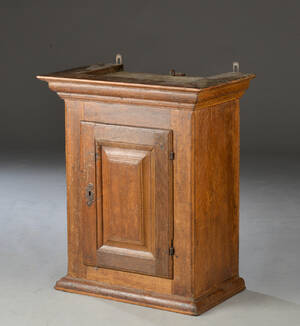 Tobaksskab af eg, 1800 tallet