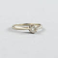 Ring i 18 k vitguld briljant