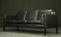 Stouby. Tre-pers. sofa, model Eva, sort læder