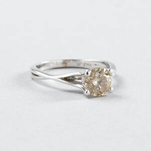 Ring i vitguld med briljant