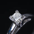 Diamant solitairering af 14 kt. hvidguld med princess-cut diamant på ca. 0.46 ct
