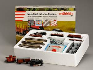 Märklin. Startsæt nr. 2915 samt lokomotiv og 2 vogne 3