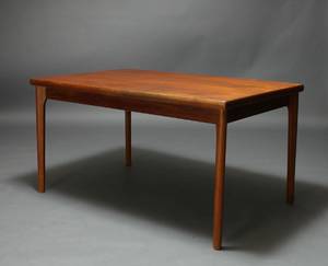 Dansk møbelproducent. Spisebord