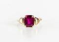 RING, 18k guld, med röd sten, 1.97 g
