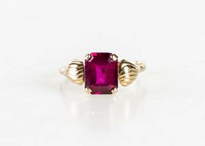 RING, 18k guld, med röd sten, 1.97 g