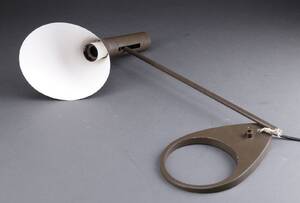 Arne Jacobsen. AJ bordlampe