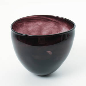 KJELL ENGMAN, Vas Kosta Boda, signerad