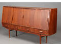 Dansk møbelproducent. Høj skænk, teaktræ, 1960erne