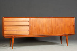 Gunni Omann, Sideboard Anrichte Schrank Modell No. 18, für Omann Jun Møbelfabrik