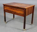 Dansk møbelproducent. Sybord fineret med palisander,
