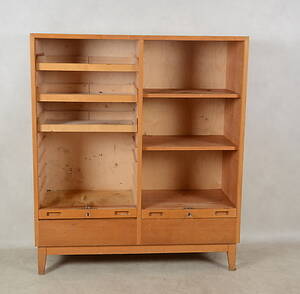 JALUSISKÅP, ek, 1900-talets mitt.