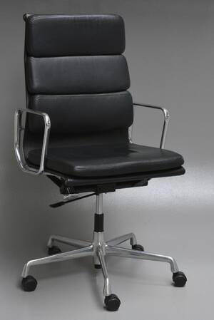Charles Eames. Kontorstol med armlæn, model EA 219