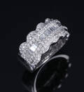 Moderne diamantring af 18 kt. hvidguld, i alt ca. 1.04 ct