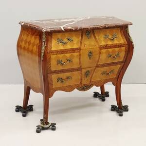 Marmorbyrå Rokokostil