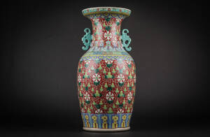 Kinesisk vase af porcelæn med cloisonné emalje. 1800-tallet