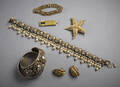Armringar collier brosch