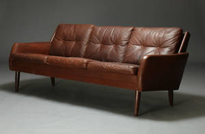Dansk møbelproducent. Tre-pers. sofa