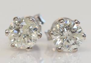 Par brillantørestikker, ca. 1.12 ct. 2