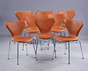 Arne Jacobsen. Et sæt på otte stole Syveren, model 3107, cognacfarvet analin læder, Ny siddehøjde 46,5 cm. 8