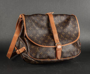  LouisMonogram canvas. Vuitton. Cross body taske. Model Saumur 35.  