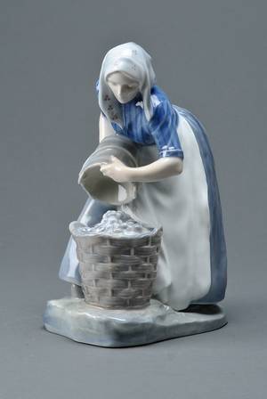 Kgl. Porcelæn. Figur af porcelæn