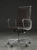 Charles Eames. Kontorstol fra serien Aluminium Group Konference, chokoladebrun læder