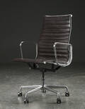 Charles Eames. Kontorstol fra serien Aluminium Group Konference, chokoladebrun læder
