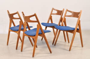 Hans J. Wegner 1914-2007. Sæt på fire savbukkestole i eg, model CH-29. 4