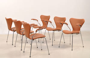 Arne Jacobsen 1902-1971. Sæt på seks armstole, model 3207, nybetrukket med cognacfarvet læder 6