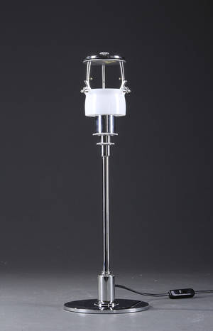 Poul Henningsen 1894 - 1967. PH 32 bordlampe - Stander.