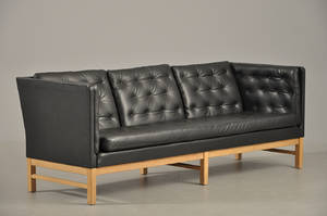 Erik Ole Jørgensen. Fritstående sofa model EJ-315 i sort læder