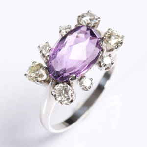 A. Dragsted. Ametyst- og brillantring