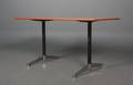 Rektangulært bord med Charles Eames understel