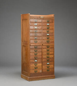 Skuffemøbel af eg, 1900-tallets 1. halvdel